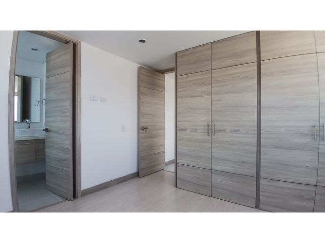 Apartamento de 2 alcobas en arriendo en Castropol, Medellín, 113 m² · foto 10 de 17