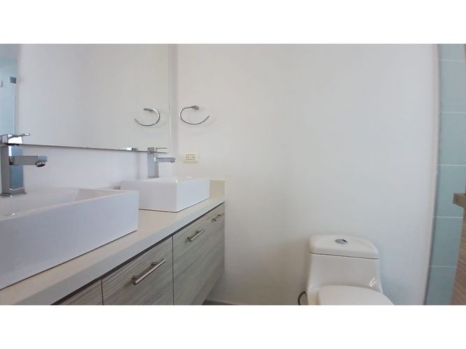 Apartamento de 2 alcobas en arriendo en Castropol, Medellín, 113 m² · foto 13 de 17