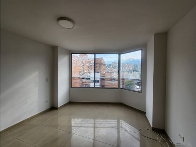 Apartamento de 3 alcobas en arriendo en El Nogal- Los Almendros, Medellín, 110 m² · foto 2 de 15