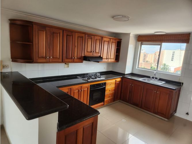 Apartamento de 3 alcobas en arriendo en El Nogal- Los Almendros, Medellín, 110 m² · foto 12 de 15
