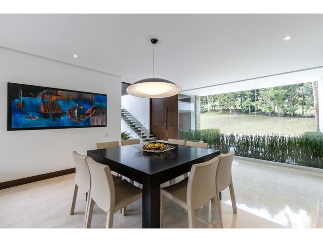 Casa de 4 alcobas en venta en Guayabito, Medellín, 670 m² · foto 3 de 17