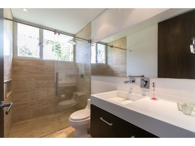 Casa de 4 alcobas en venta en Guayabito, Medellín, 670 m² · foto 17 de 17