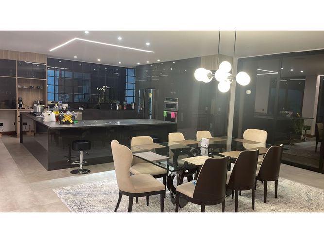 Casa de 5 alcobas en venta en Urbanizacion Laureles De Terranova, Medellín, 800 m² · foto 2 de 9