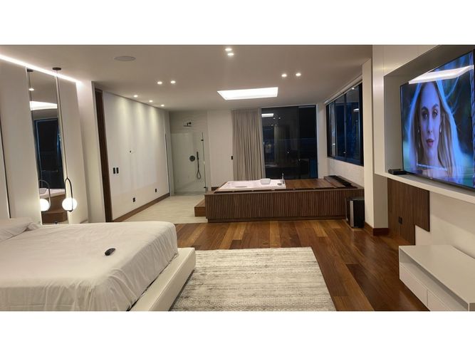 Casa de 5 alcobas en venta en Urbanizacion Laureles De Terranova, Medellín, 800 m² · foto 3 de 9