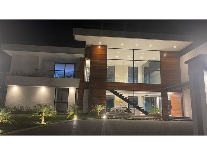 Casa de 5 alcobas en venta en Urbanizacion Laureles De Terranova, Medellín, 800 m² · foto 6 de 9
