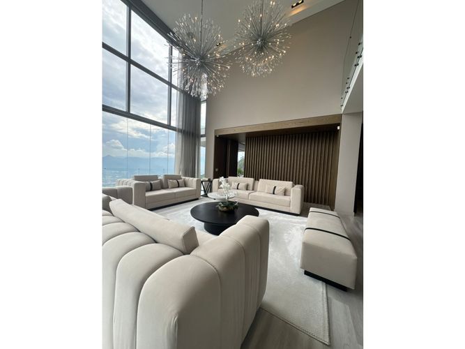 Casa de 5 alcobas en venta en Las Palmas, Envigado, 830 m² · foto 2 de 23