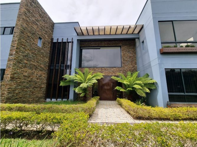 Casa de 4 alcobas en venta en Vía Las Palmas, Medellín, 563 m² · foto 2 de 24