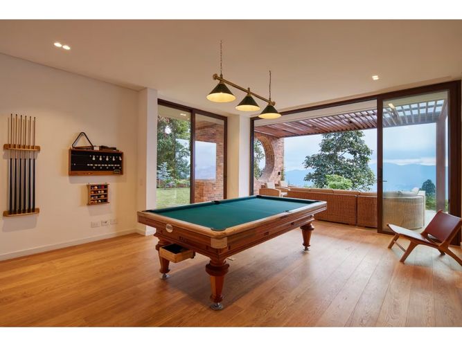 Casa de 4 alcobas en venta en Las Palmas, Medellín, 635 m² · foto 4 de 21