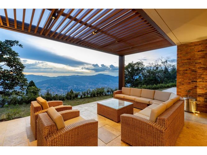 Casa de 4 alcobas en venta en Las Palmas, Medellín, 635 m² · foto 5 de 21