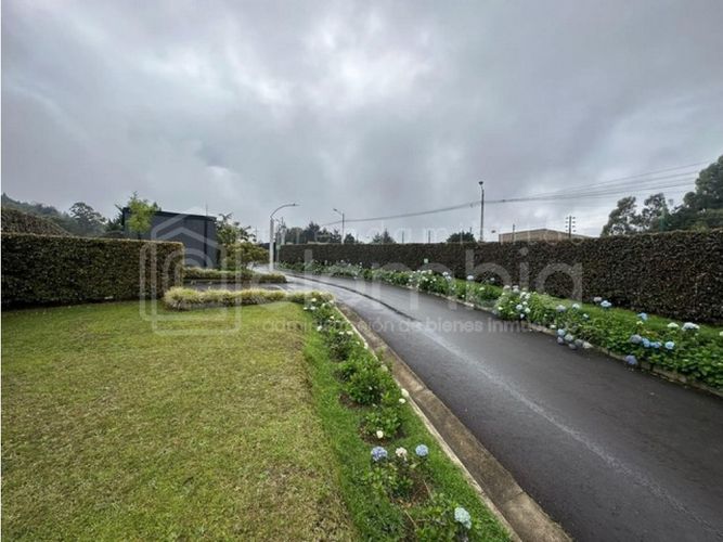 Lote en venta en Pantanillo, Envigado, 2151 m² · foto 2 de 22