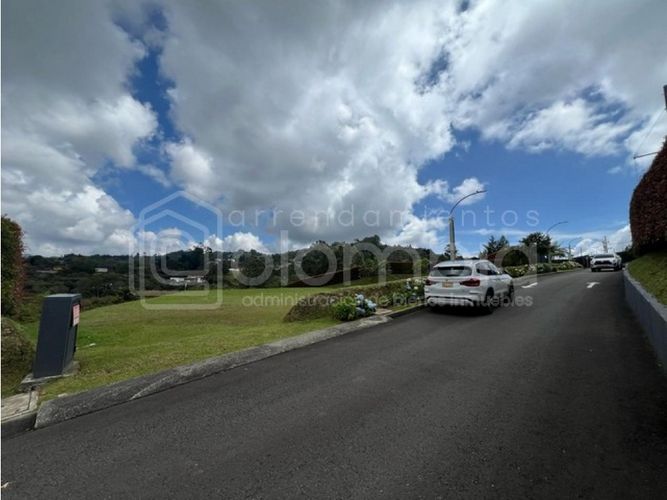 Lote en venta en Pantanillo, Envigado, 2151 m² · foto 3 de 22