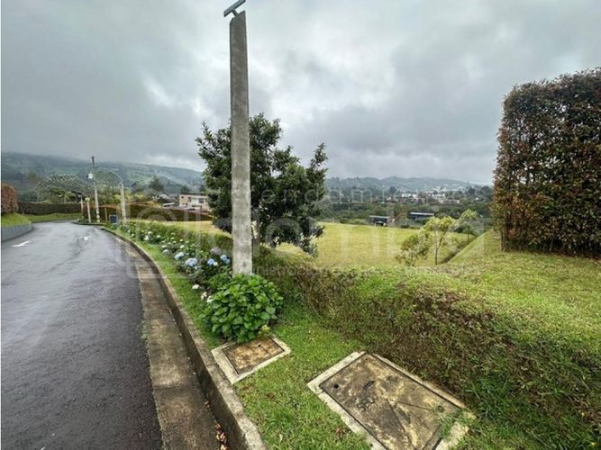 Lote en venta en Pantanillo, Envigado, 2151 m² · foto 4 de 22