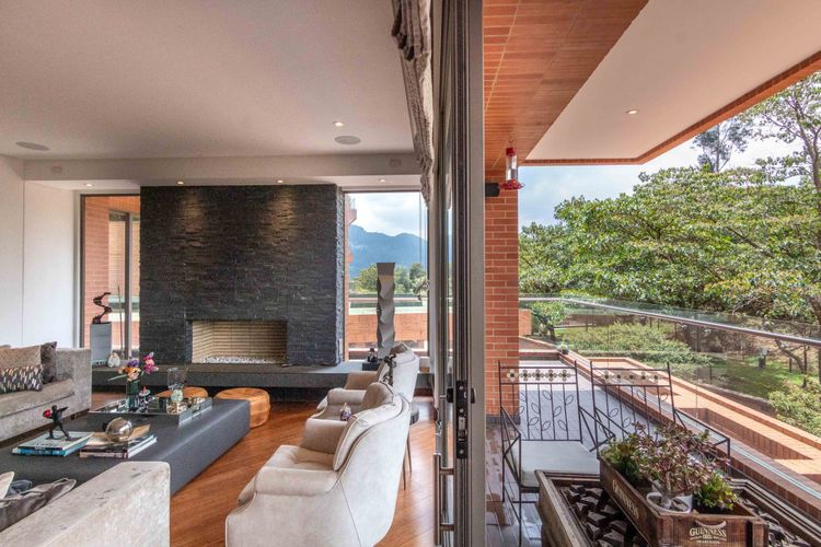 Apartamento de 3 alcobas en venta en Cerros De Los Alpes, Bogotá, 326 m² · foto 2 de 24
