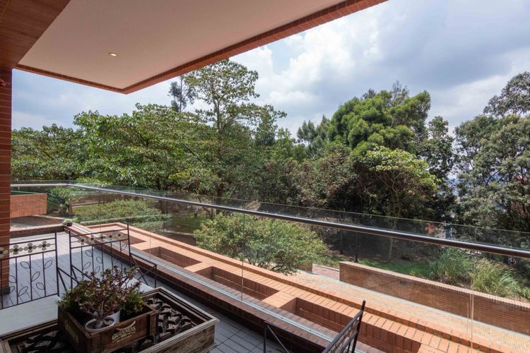 Apartamento de 3 alcobas en venta en Cerros De Los Alpes, Bogotá, 326 m² · foto 4 de 24