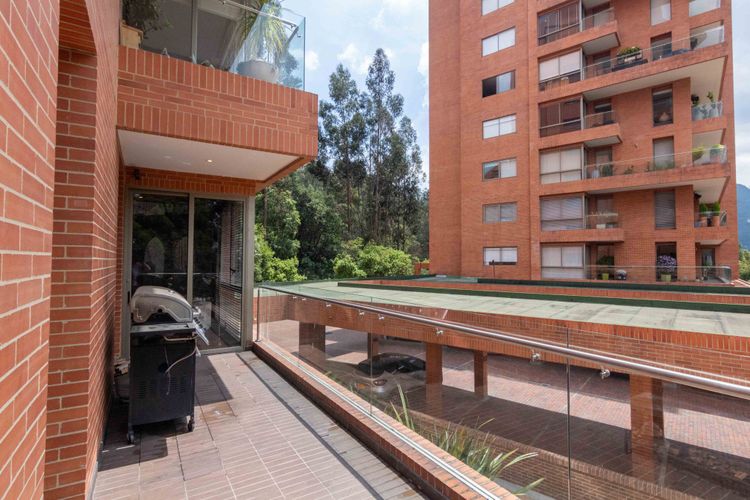 Apartamento de 3 alcobas en venta en Cerros De Los Alpes, Bogotá, 326 m² · foto 5 de 24