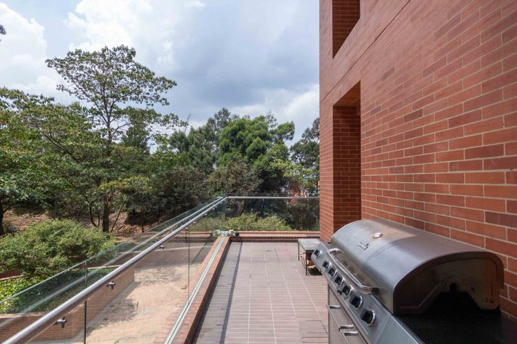 Apartamento de 3 alcobas en venta en Cerros De Los Alpes, Bogotá, 326 m² · foto 6 de 24