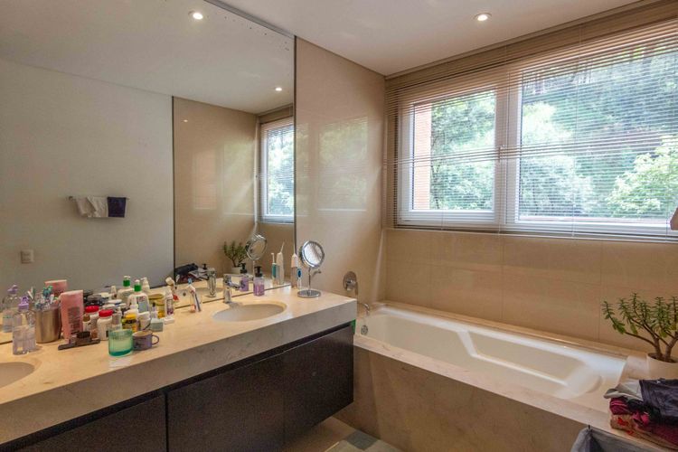 Apartamento de 3 alcobas en venta en Cerros De Los Alpes, Bogotá, 326 m² · foto 15 de 24