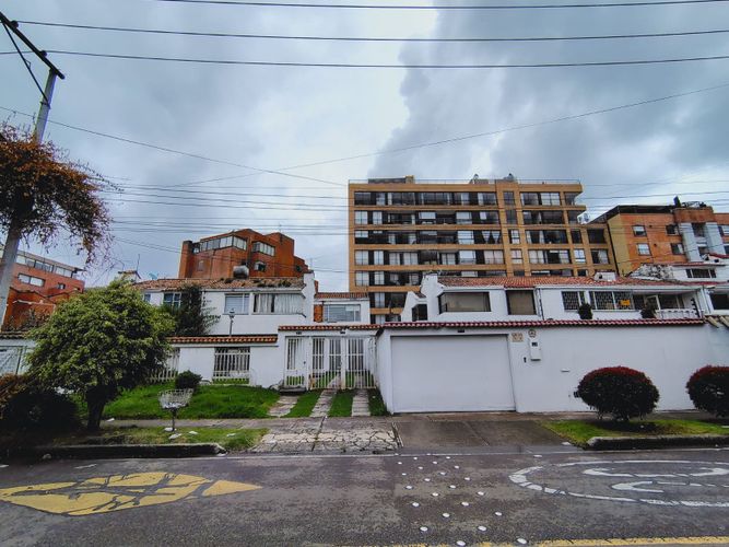 Casa de 4 alcobas en venta en Los Cedros, Bogotá, 300 m² · foto 22 de 23