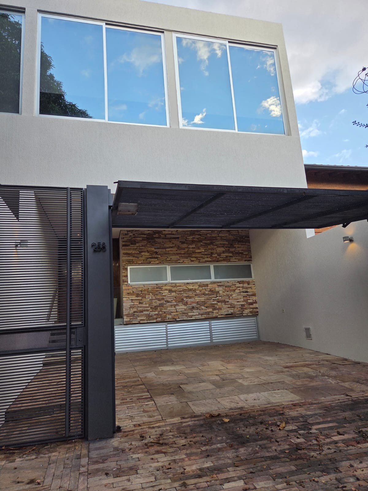 Casa en alquiler en Mburucuyá, Asunción — foto 2