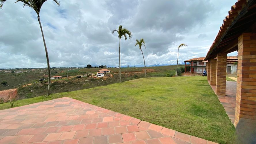 Casa de 5 alcobas en venta en Molinos Altos, Floridablanca, 37 m² · foto 2 de 18