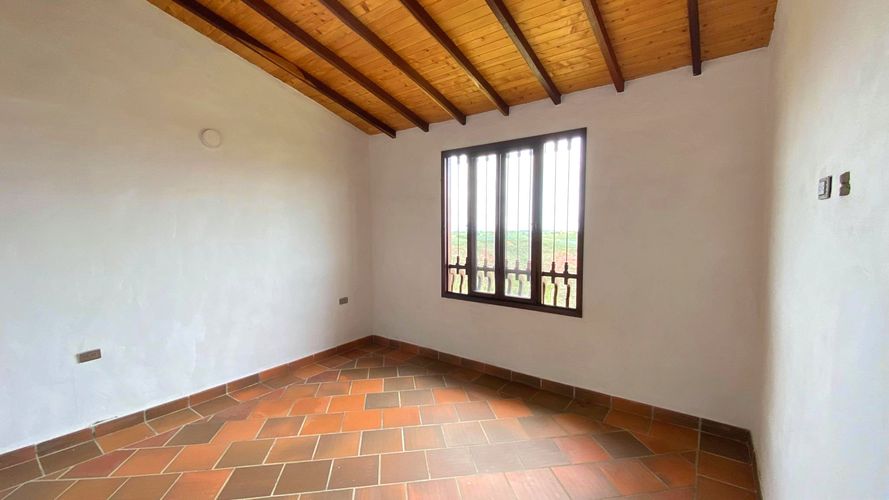 Casa de 5 alcobas en venta en Molinos Altos, Floridablanca, 37 m² · foto 3 de 18