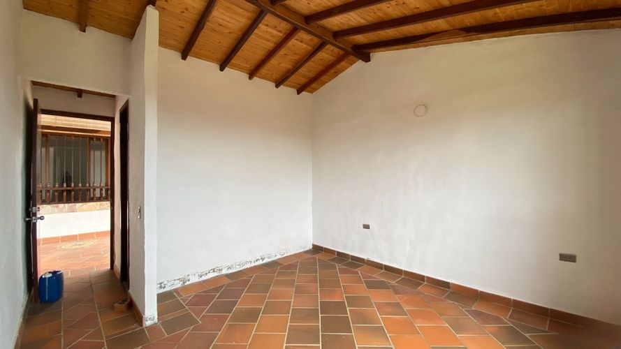 Casa de 5 alcobas en venta en Molinos Altos, Floridablanca, 37 m² · foto 4 de 18