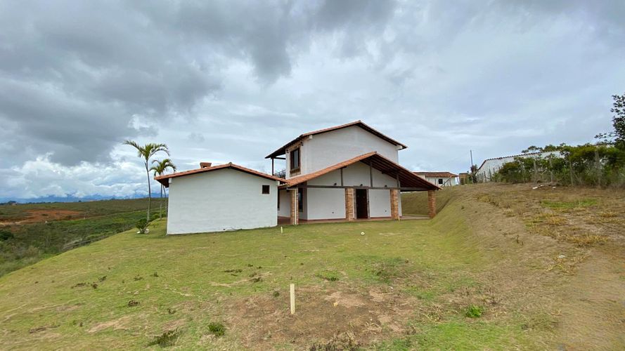 Casa de 5 alcobas en venta en Molinos Altos, Floridablanca, 37 m² · foto 7 de 18