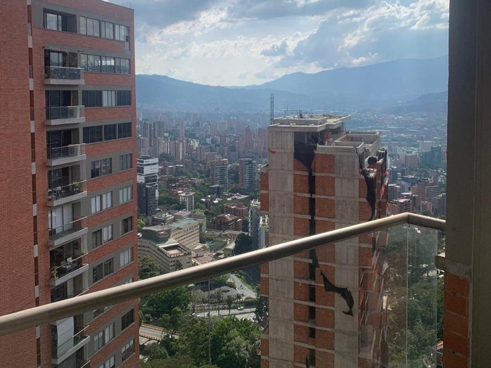 Apartamento en venta en Altos Del Poblado, Medellín · foto 7 de 24