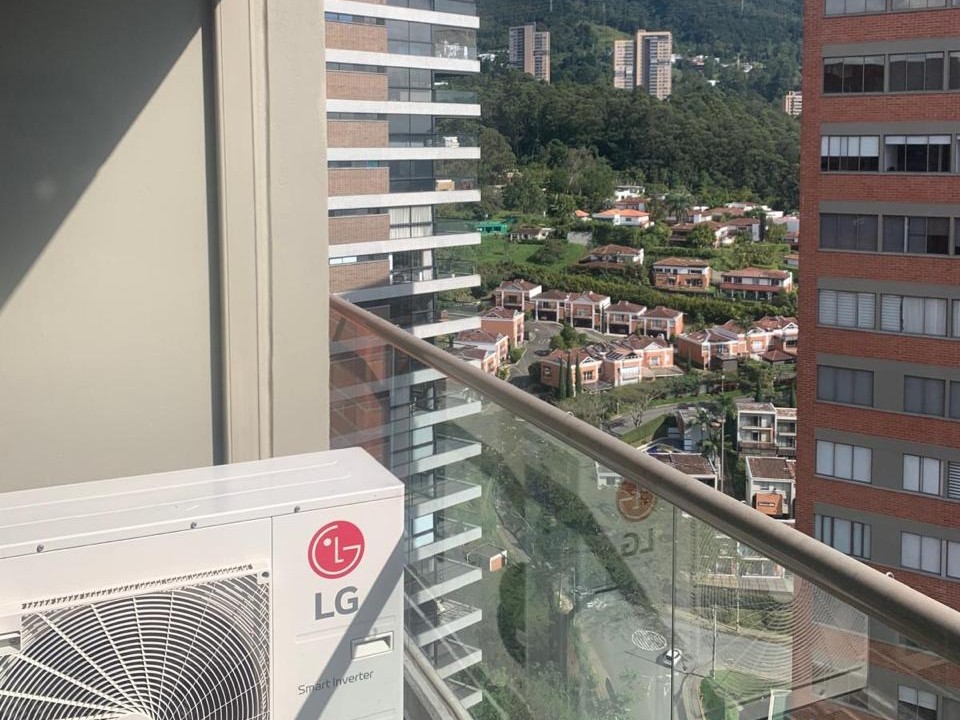 Apartamento en venta en Altos Del Poblado, Medellín · foto 8 de 24