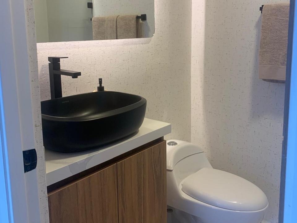 Apartamento en venta en Altos Del Poblado, Medellín · foto 10 de 24