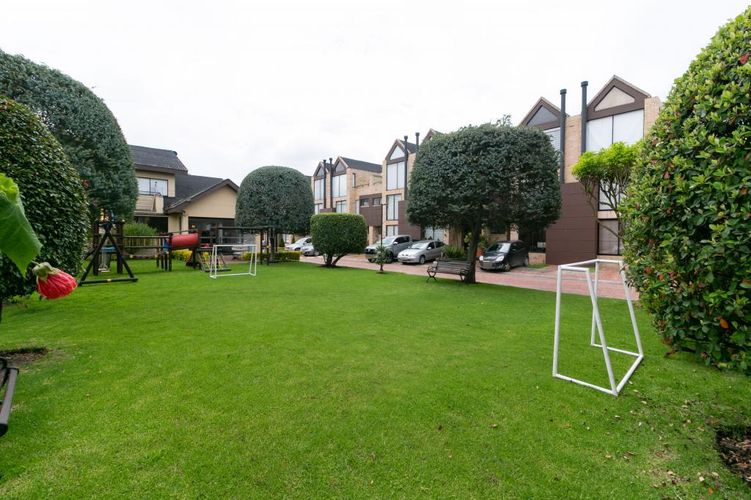 Casa de 3 alcobas en venta en La Estrella, Chía, 139 m² · foto 2 de 24