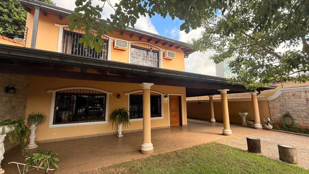 EN VENTA HERMOSA CASA ESTILO COLONIAL  ZONA DISTRITO PERSEVERANCIA Y COLEGIO SAN IGNACIO DE LOYOLA — foto 2