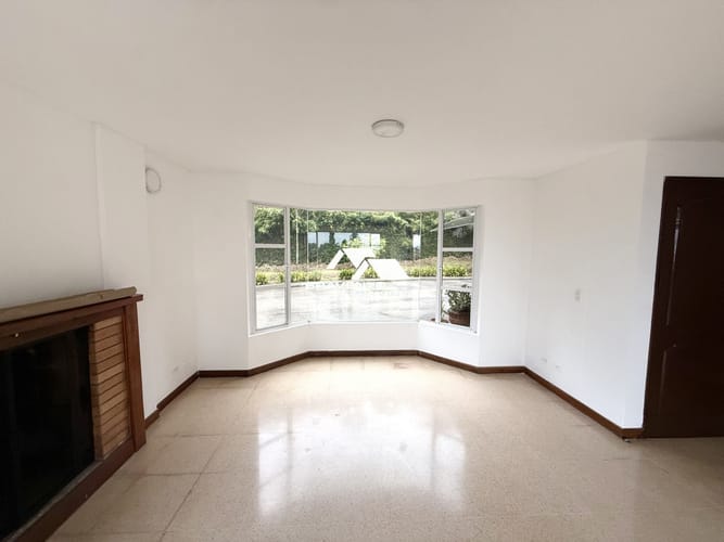 Casa de 5 alcobas en venta en Loma Del Escobero, El Retiro, 349 m² · foto 4 de 24