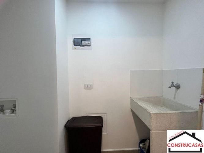 Apartamento de 3 alcobas en arriendo en Prados De Sabaneta, Sabaneta, 80 m² · foto 2 de 23
