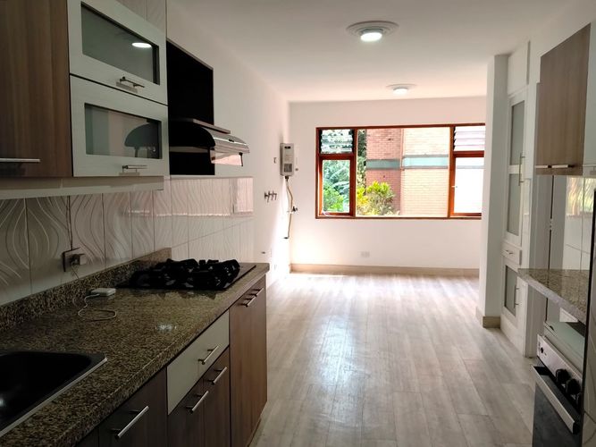 Apartamento de 3 alcobas en venta en El Poblado, Medellín, 187 m² · foto 3 de 19