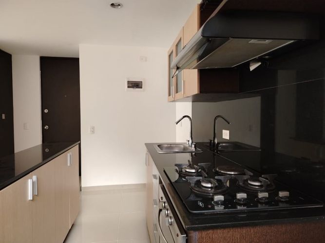 Apartamento de 3 alcobas en arriendo en Villa Carlota, Medellín, 70 m² · foto 2 de 20