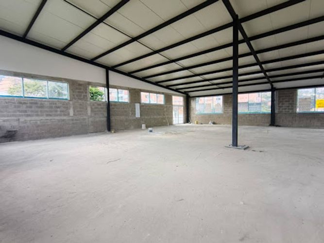 Local en arriendo en Cucaracho, Medellín, 500 m² · foto 2 de 9