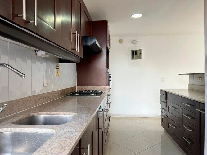 Apartamento de 3 alcobas en arriendo en Loma Benedictinos, Envigado, 150 m² · foto 4 de 18