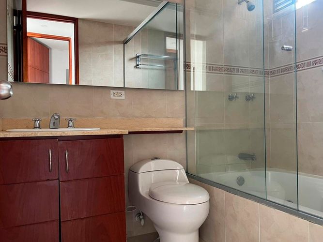 Apartamento de 3 alcobas en arriendo en Loma Benedictinos, Envigado, 150 m² · foto 17 de 18