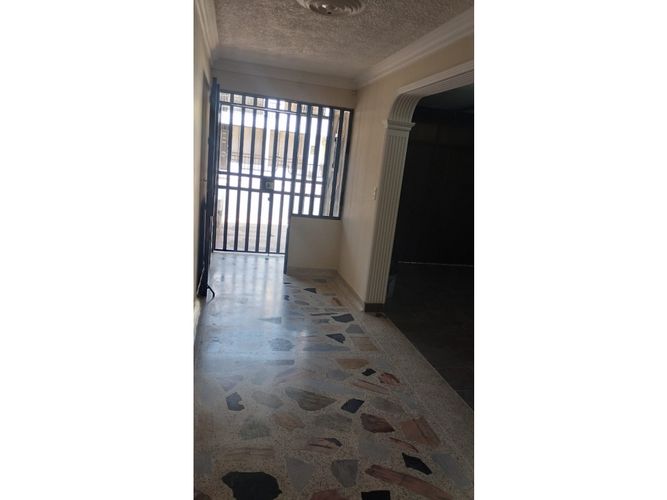 Casa de 6 alcobas en venta en Granjas De Provenza, Bucaramanga, 280 m² · foto 3 de 18