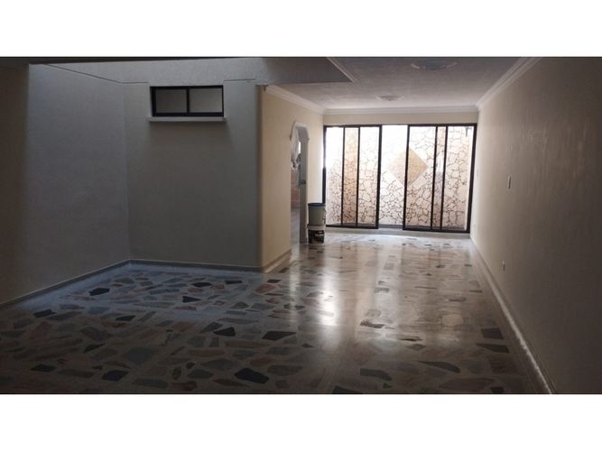 Casa de 6 alcobas en venta en Granjas De Provenza, Bucaramanga, 280 m² · foto 4 de 18
