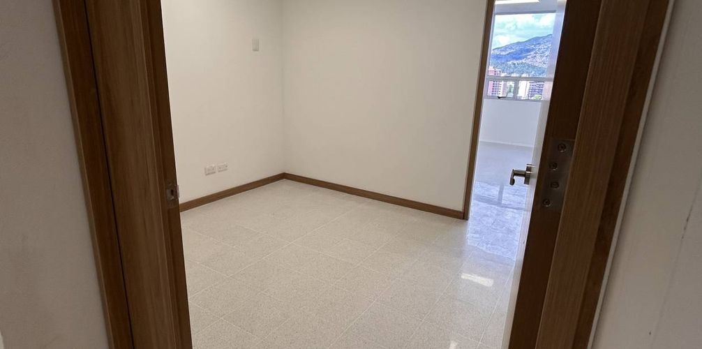 Oficina en arriendo en Laureles, Medellín, 30 m² · foto 2 de 8