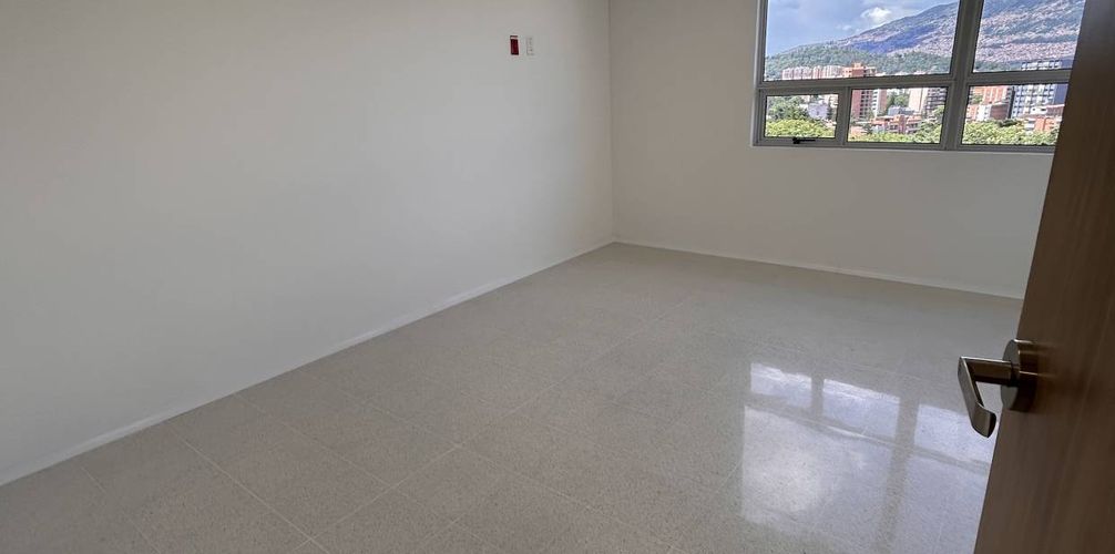 Oficina en arriendo en Laureles, Medellín, 30 m² · foto 5 de 8