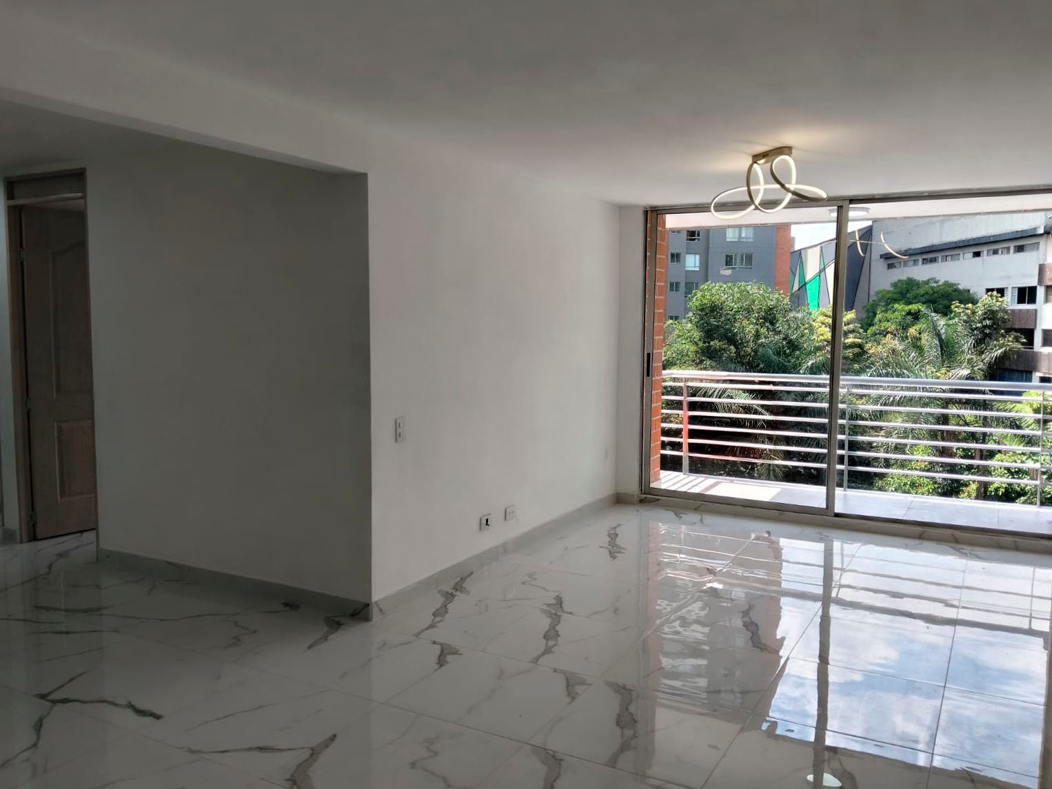 Apartamento en arriendo en Villa Carlota, Medellín · foto 2 de 19