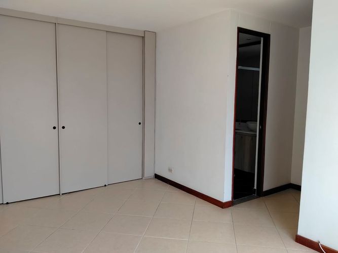 Apartamento de 3 alcobas en arriendo en Castropol, Medellín, 100 m² · foto 17 de 19