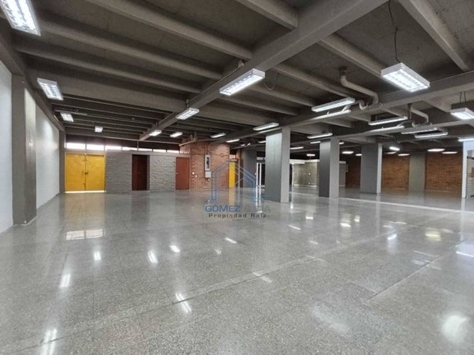 Oficina en arriendo en El Poblado, Medellín, 390 m² · foto 3 de 10