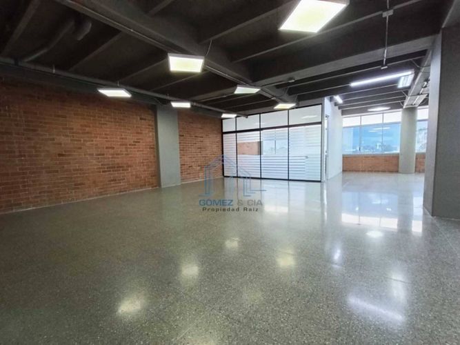 Oficina en arriendo en El Poblado, Medellín, 390 m² · foto 4 de 10