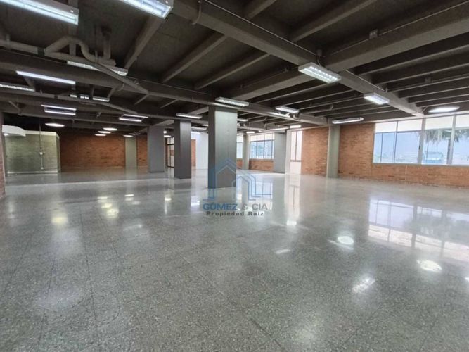 Oficina en arriendo en El Poblado, Medellín, 390 m² · foto 5 de 10