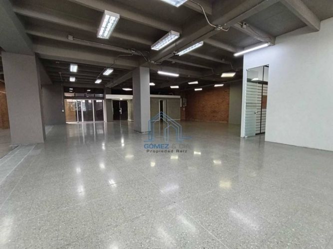 Oficina en arriendo en El Poblado, Medellín, 390 m² · foto 6 de 10