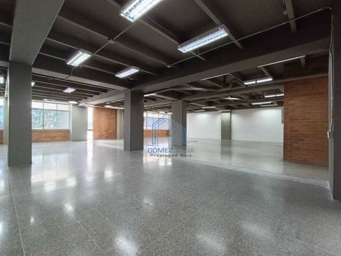 Oficina en arriendo en El Poblado, Medellín, 390 m² · foto 7 de 10